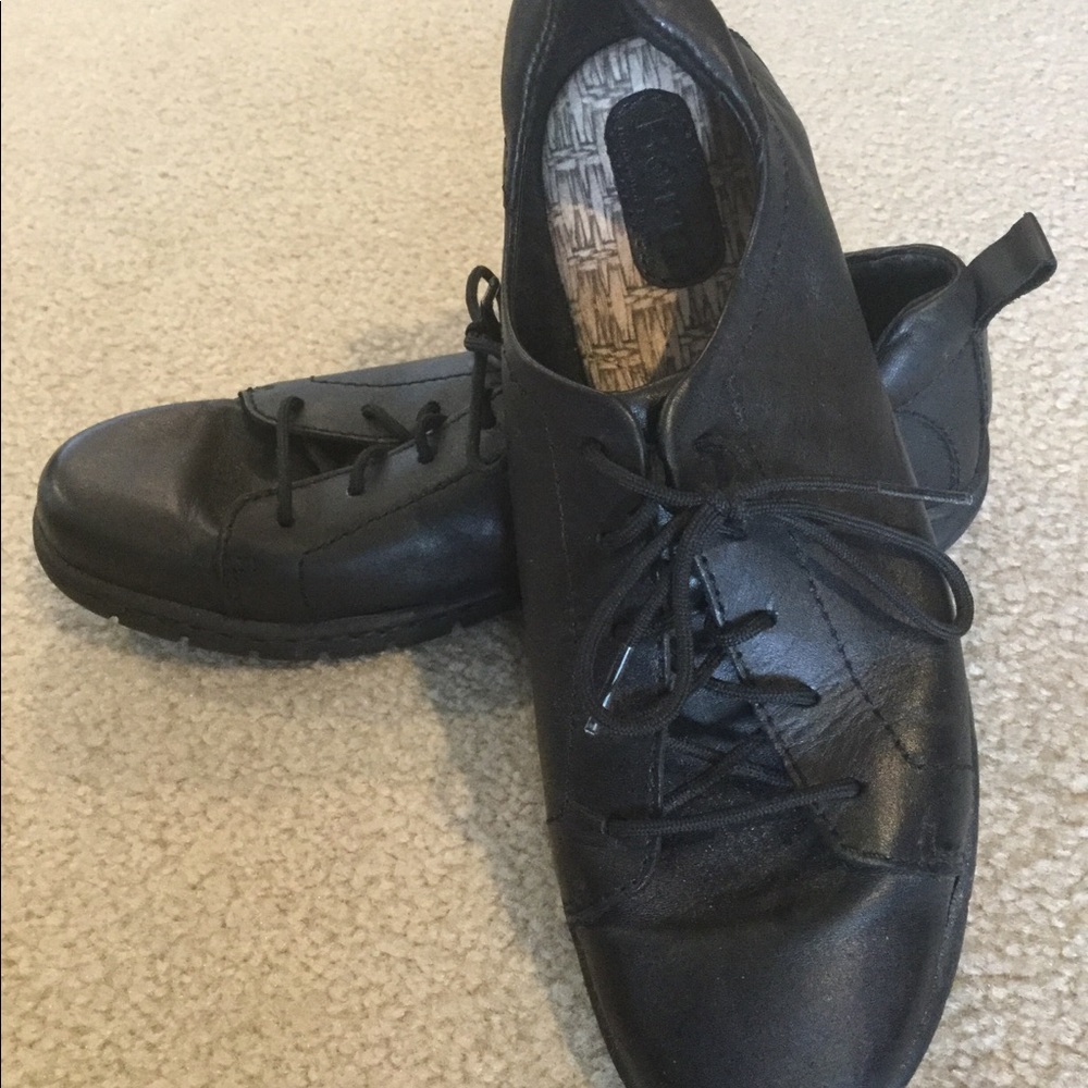 Born lace up black shoes size 8